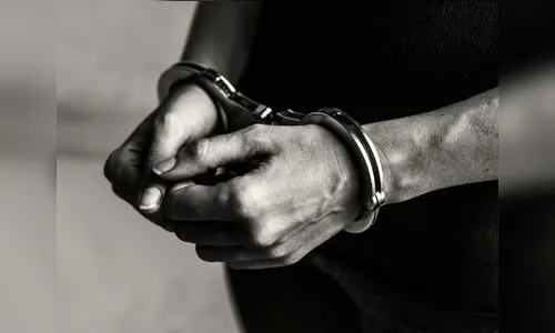 Mulher é flagrada com droga e presa em Arapongas