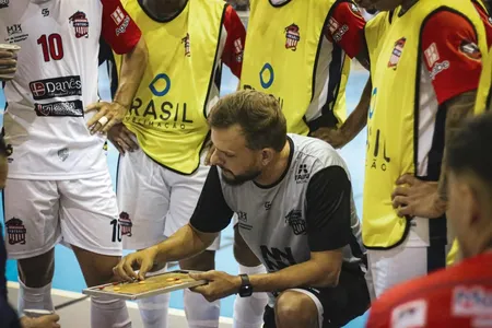 Crystiano Roberto, técnico do Apucarana Futsal