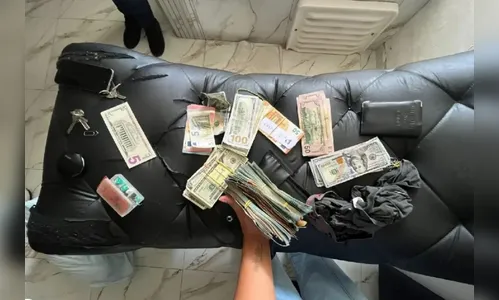 PR: funcionário furta dólares do patrão e gasta com prostitutas, bebida e jogo do tigrinho