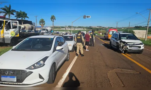 Engavetamento entre três carros deixa duas mulheres feridas em Apucarana