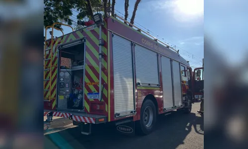 Queima de lixo em residência mobiliza equipes do Corpo de Bombeiros em Apucarana