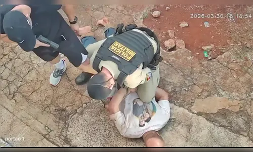 Vídeo mostra momento em que suspeito de feminicídio é preso em Apucarana