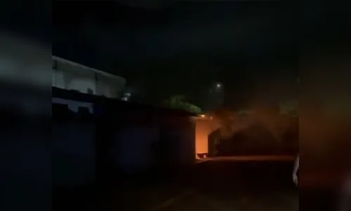 Carro pega fogo em motel de Maringá e assusta clientes