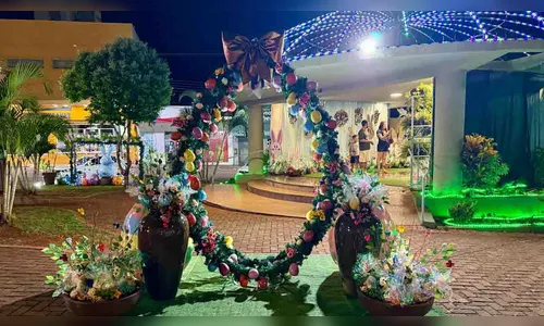Ivaiporã entra no clima de Páscoa com decoração especial na praça