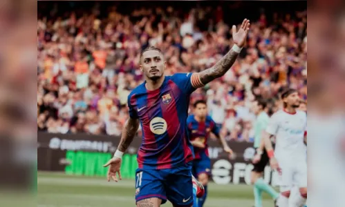 Raphinha brilha ao participar de 6 dos 7 gols pelo Barcelona; time vai às quartas da Champions