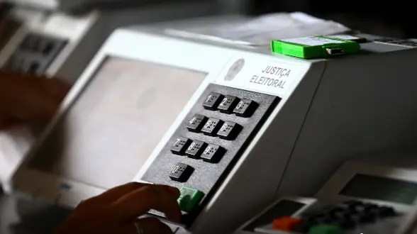 Ao menos 16 secretários devem deixar governo do PR para eleições