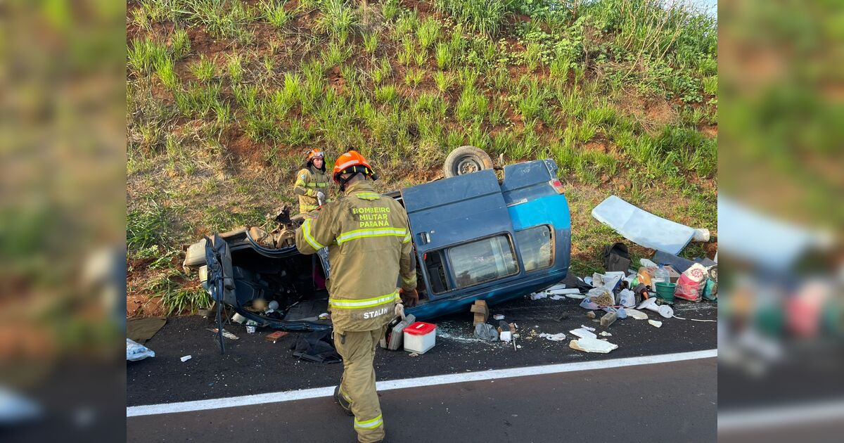 Homem é resgatado de helicóptero após capotamento de van na BR-376