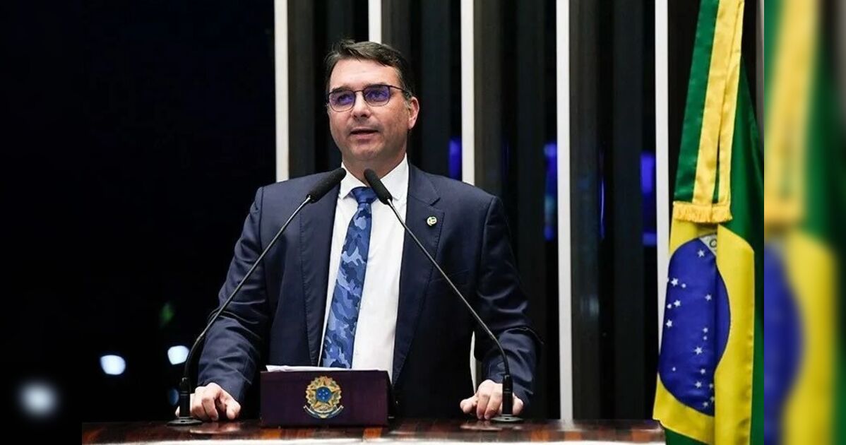 Flávio agora admite que pediu dinheiro a Vorcaro para filme de Bolsonaro