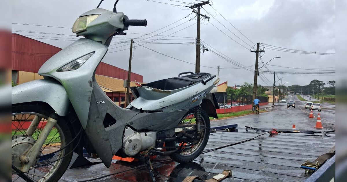 Mãe e filha ficam gravemente feridas após colisão com caminhão em Arapongas