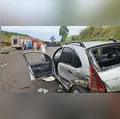 Acidente entre carro e carreta deixa dois feridos e bloqueia a PR-272