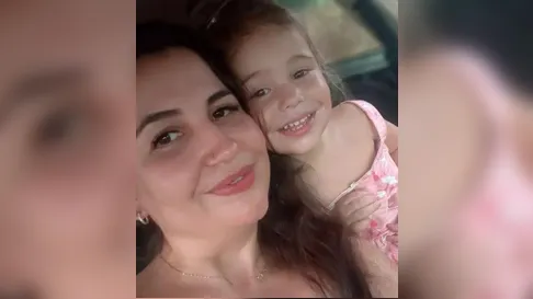 Mãe e filha de 3 anos morrem após carro cair de rampa e afundar no Rio Paraná