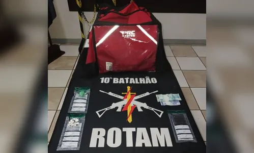 Jovem com bag de delivery é preso por tráfico em Apucarana
