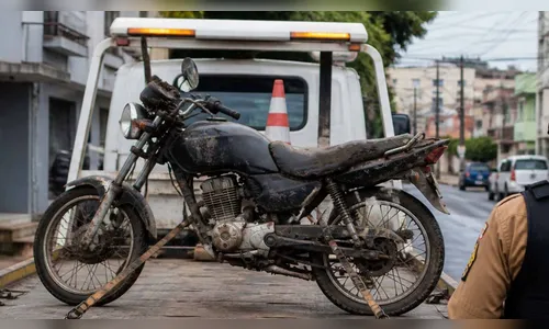 Condutor foge a pé e deixa moto para trás durante ação da PM em Ivaiporã
