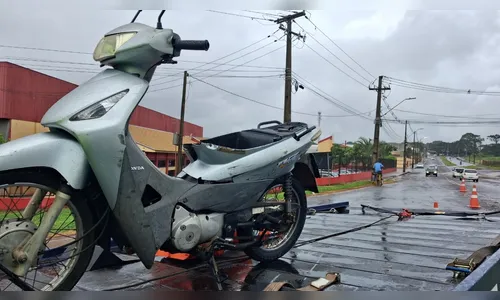 Mãe e filha ficam gravemente feridas após colisão com caminhão em Arapongas
