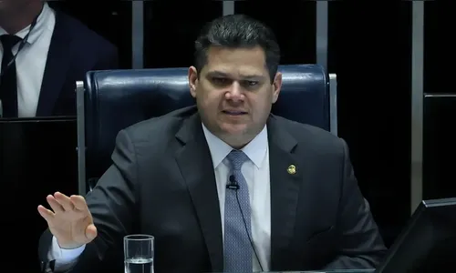 Alcolumbre promulga Lei da Dosimetria, que beneficia Jair Bolsonaro