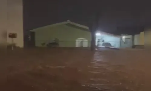 Temporal provoca alagamentos em várias regiões de Apucarana; veja vídeos