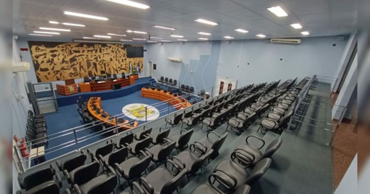 Projeto de lei propõe que vereadores recebam salário mínimo em Câmara de cidade do PR