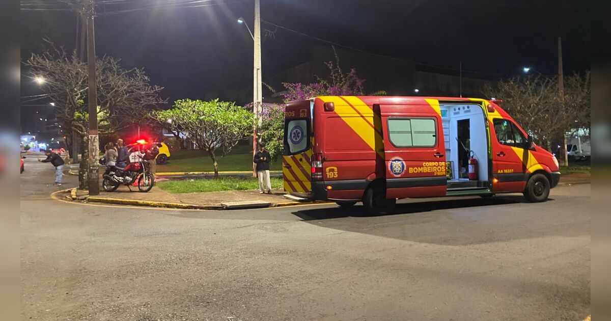 Jovem fica ferido em batida entre carro e moto próximo à Rodoviária de Apucarana