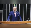 Beto Preto homenageia Luiz Hirose ao vivo para todo o Brasil na Câmara dos Deputados