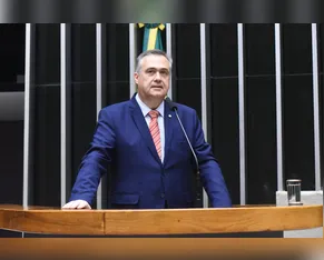 Beto Preto homenageia Luiz Hirose ao vivo para todo o Brasil na Câmara dos Deputados