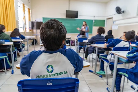 Mais de 1 milhão de alunos realizam a prova no Paraná