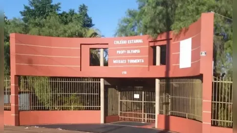 Alunas caem em buraco de 3 metros após chão de colégio ceder em Londrina