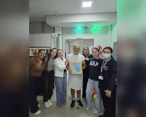 Professor de Apucarana conclui 25 sessões de radioterapia e celebra apoio da família e da equipe médica