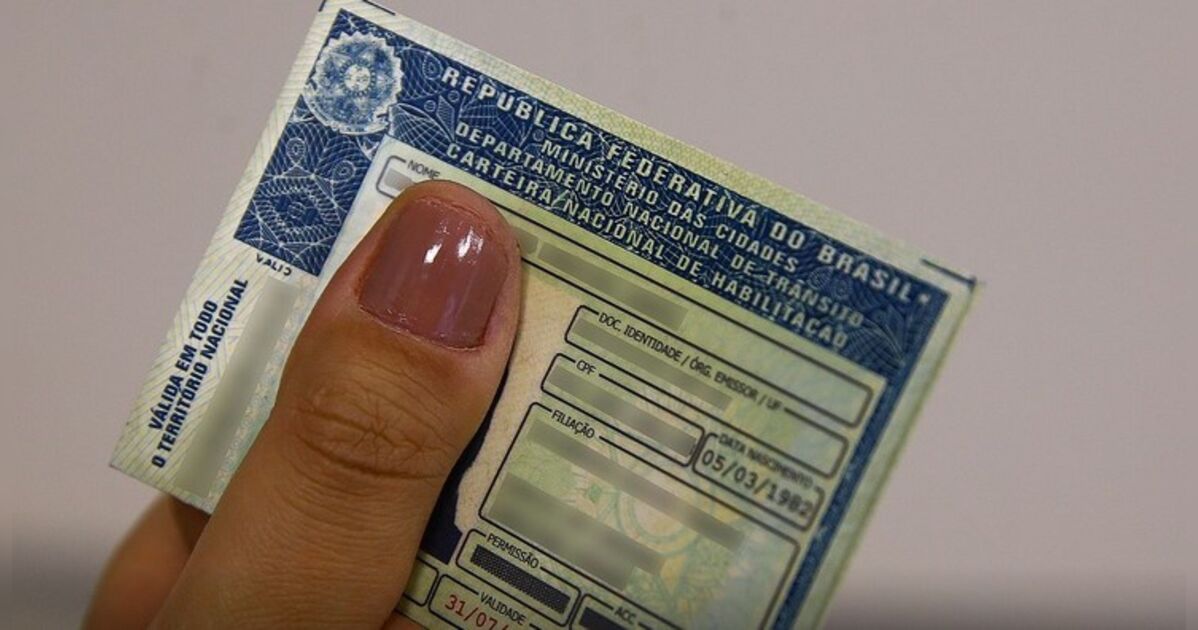 Image for Apucarana acumula 1,8 mil CNHs 'esquecidas' por motoristas na 15ª Ciretran