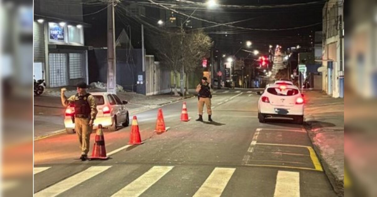 Operação Lei Seca recolhe veículos e multa motoristas em Arapongas
