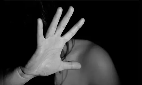 Mulher é agredida com soco e ameaçada de morte por namorada em Jandaia do Sul