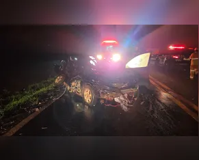 Acidente entre carro e caminhões deixa vítima em estado grave e bloqueia rodovia em Apucarana