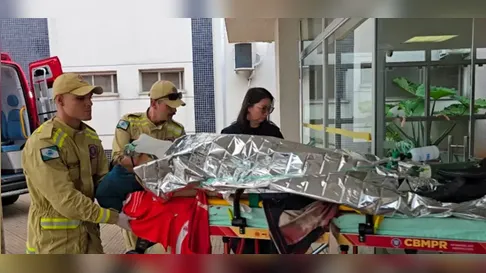 Homem de 46 anos é socorrido após levar facadas em Londrina (PR)