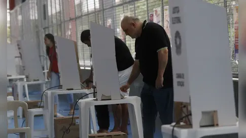 Eleitor deve conferir seção eleitoral antes de votar; veja onde e como checar
