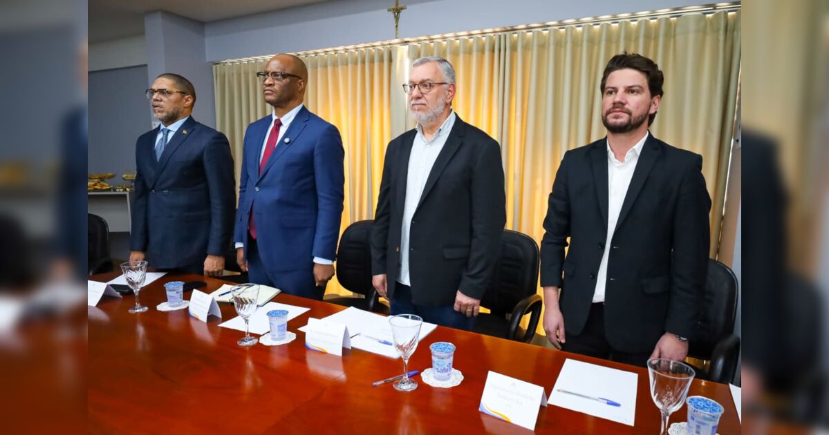 Embaixador de Moçambique visita Arapongas