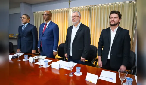 Embaixador de Moçambique participa de evento em Arapongas