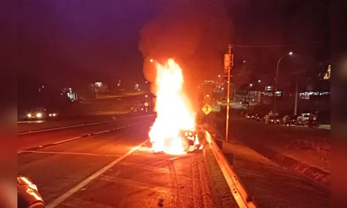 Homem morre carbonizado em grave acidente na BR-116 no PR; motorista foge e vai preso