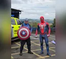 GCM e agentes de trânsito se fantasiam de super-heróis e distribuem doces em Apucarana