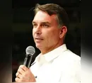 Flávio Bolsonaro divulga carta e se declara o "verdadeiro presidente eleito do Brasil"