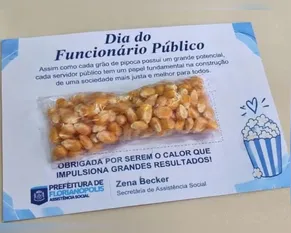 Prefeitura de Florianópolis (SC) dá milho de pipoca crua no Dia do Servidor e vira alvo de críticas
