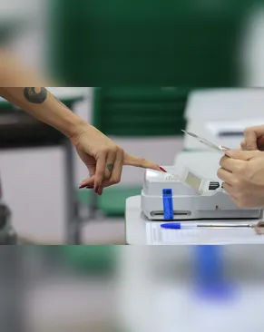 Ministros do TSE se reúnem a portas fechadas após decisão de Zanin