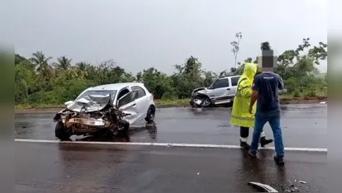 Batida entre caminhão, caminhonete e carro deixa 3 feridos na BR-376