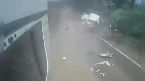 Câmera de caminhão flagra colisão que matou homem entre Arapongas e Sabáudia