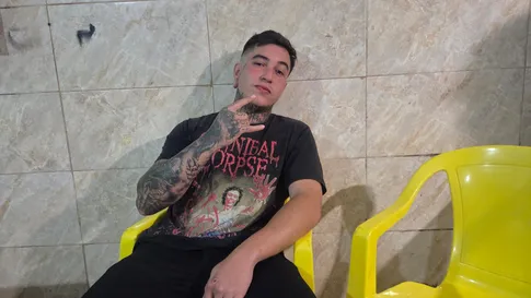 "Roqueiro do banheiro": quem é o jovem que cantou Sepultura no chuveiro e vizinhos pensaram que era surto