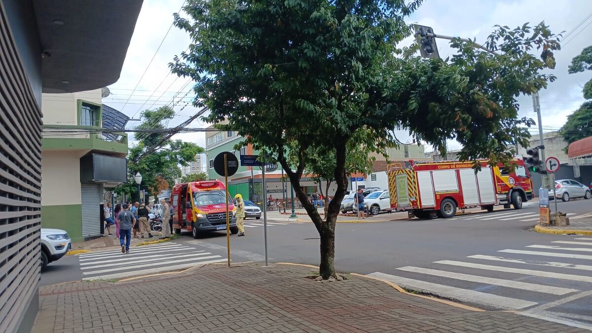 Colisão na 'Oswaldo Cruz' mobiliza Corpo de Bombeiros em Apucarana