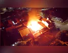 Incêndio destrói casa no centro de Califórnia; casal consegue escapar