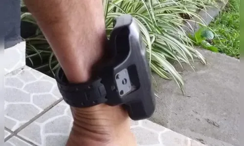 Homem com tornozeleira eletrônica ameaça pedestre em Ivaiporã