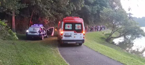 A mulher resava pedindo que ele "voltasse à vida". Após 45 minutos de massagem cardíaca, os socorristas conseguiram restabelecer seus batimentos.