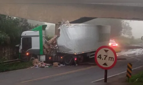 Acidente envolvendo caminhão causa congestionamento na BR-376