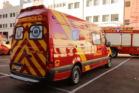 Acidente foi registrado no fim da manhã deste sábado (8)
