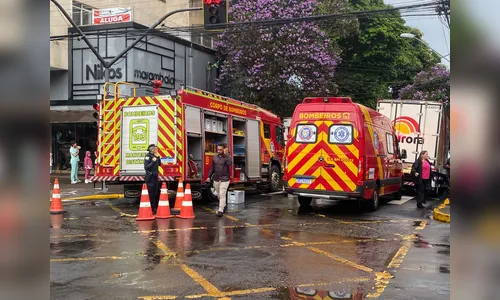 Motociclista fica ferido após bater em caminhão no centro de Apucarana